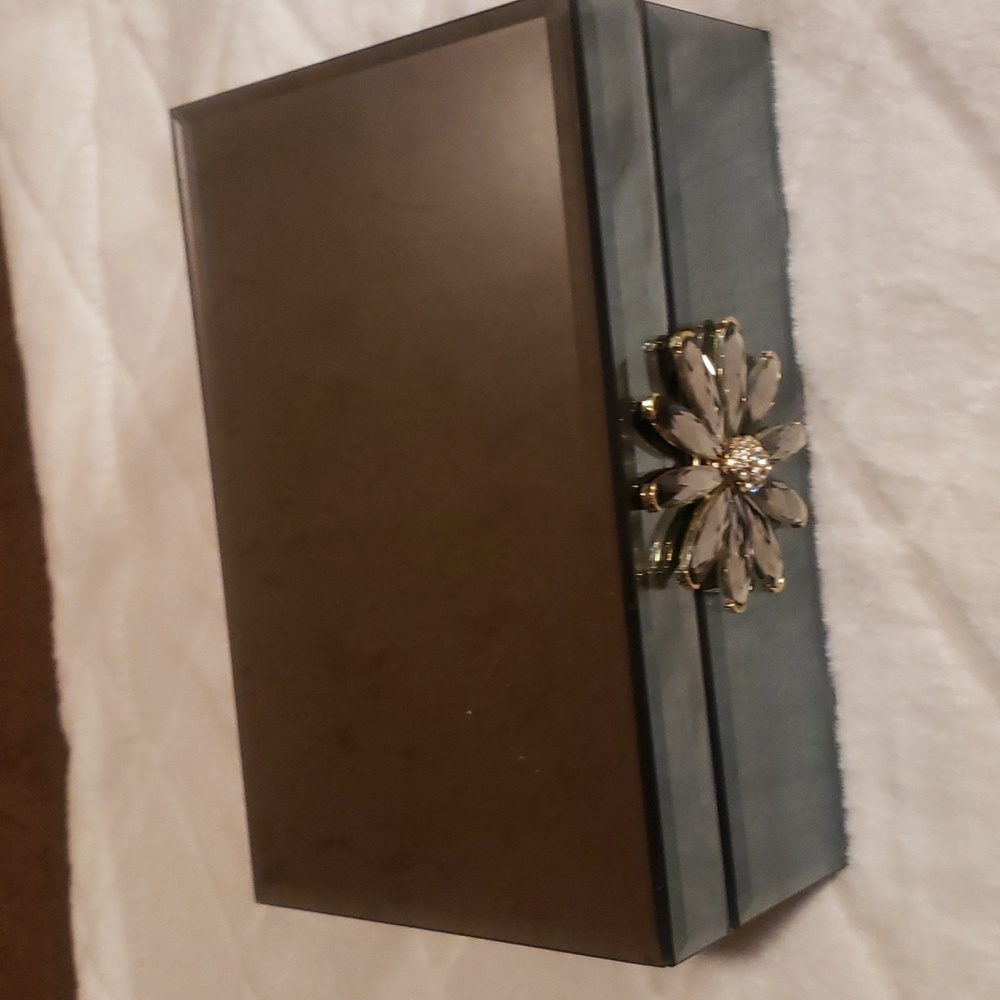 Jewelry box